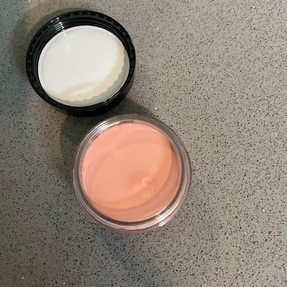 Mary Kay cream eye color in Pale Blush Rose.